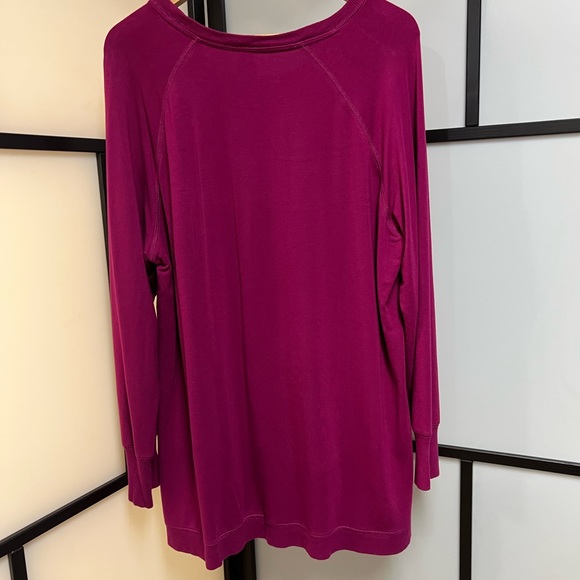 Ave Leisure gorgeous magenta sweatshirt - Picture 2 of 4